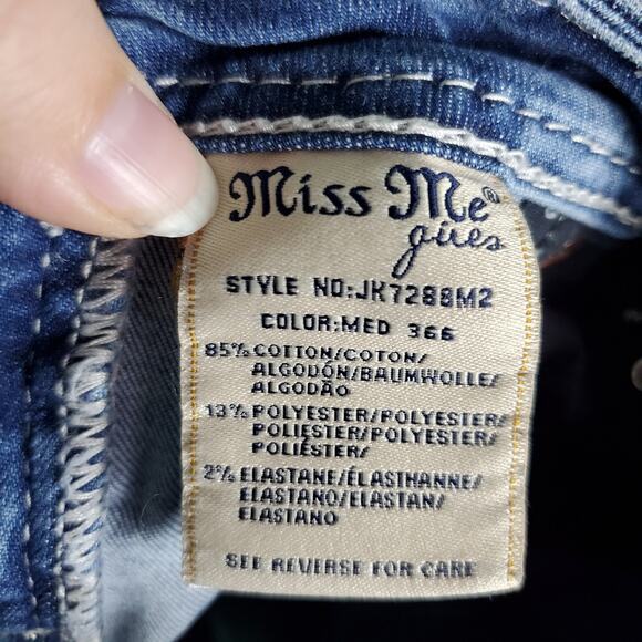 Miss Me Girl's Big Border Flap Pocket Embroidered Bling Bermuda Shorts Size 14 - Picture 9 of 10